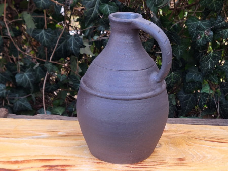 Láhev 3, Mstěnice 15. století, objem cca 1,2 l, 650 Kč